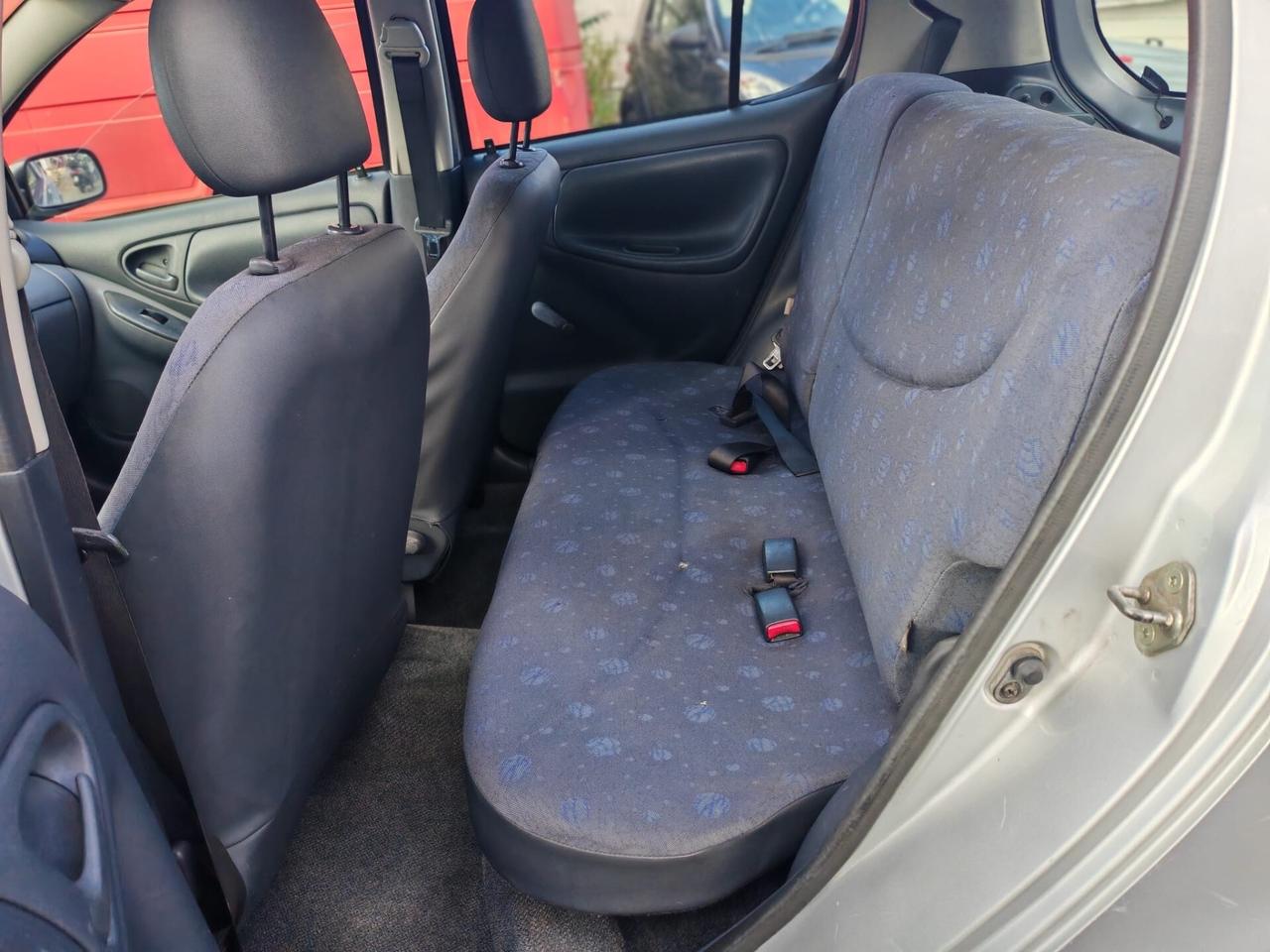 Toyota Yaris 1.0i 16V cat 3 porte '03