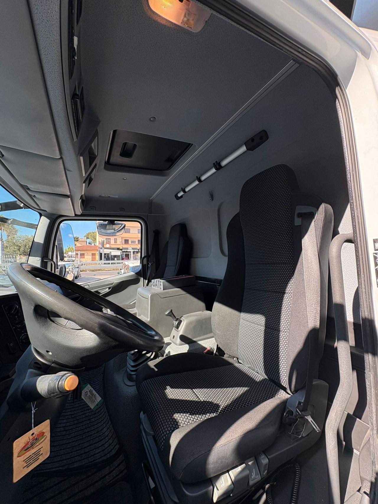 Mercedes Benz ATEGO 818 telonato 2014 130.000km