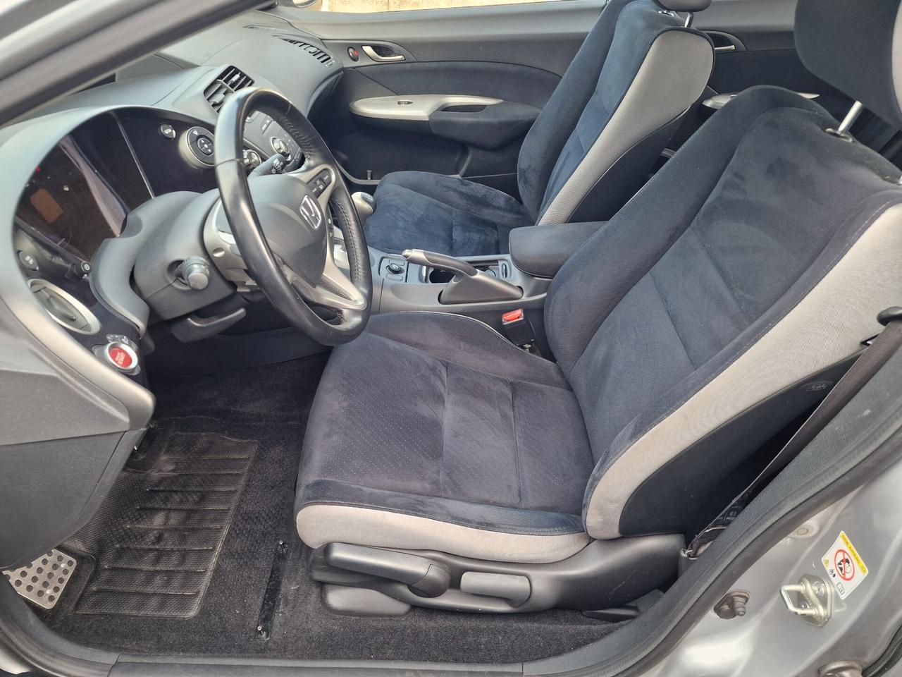 Honda Civic 1.8 i-VTEC 5p Sport