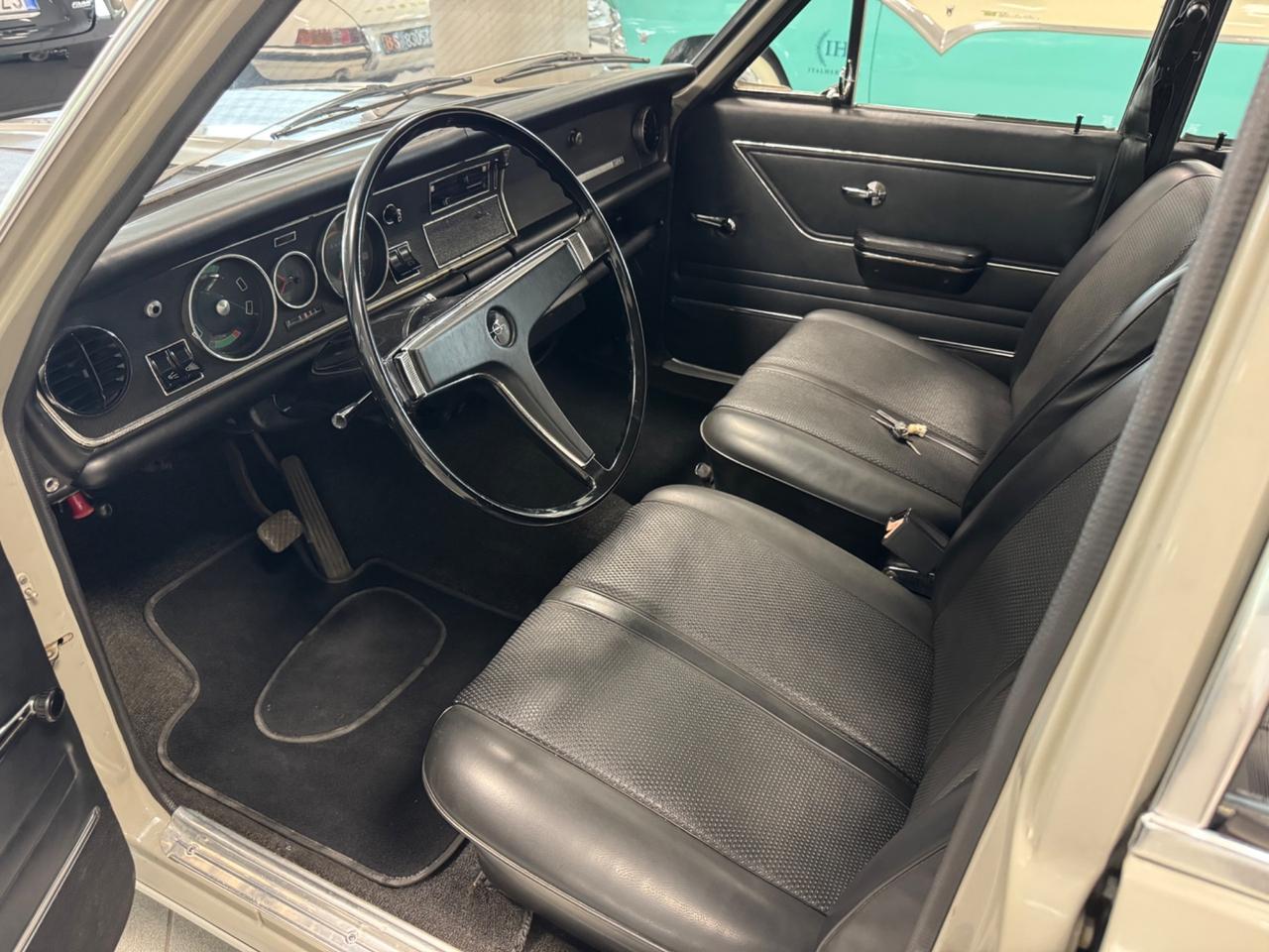 Opel Rekord 1.9 C Lusso Automatic/Clima