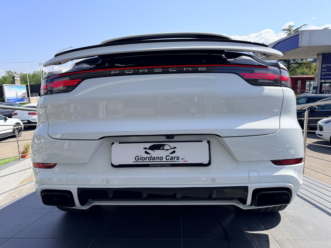 Porsche Cayenne Coupé 3.0 V6 E-Hybrid white edition