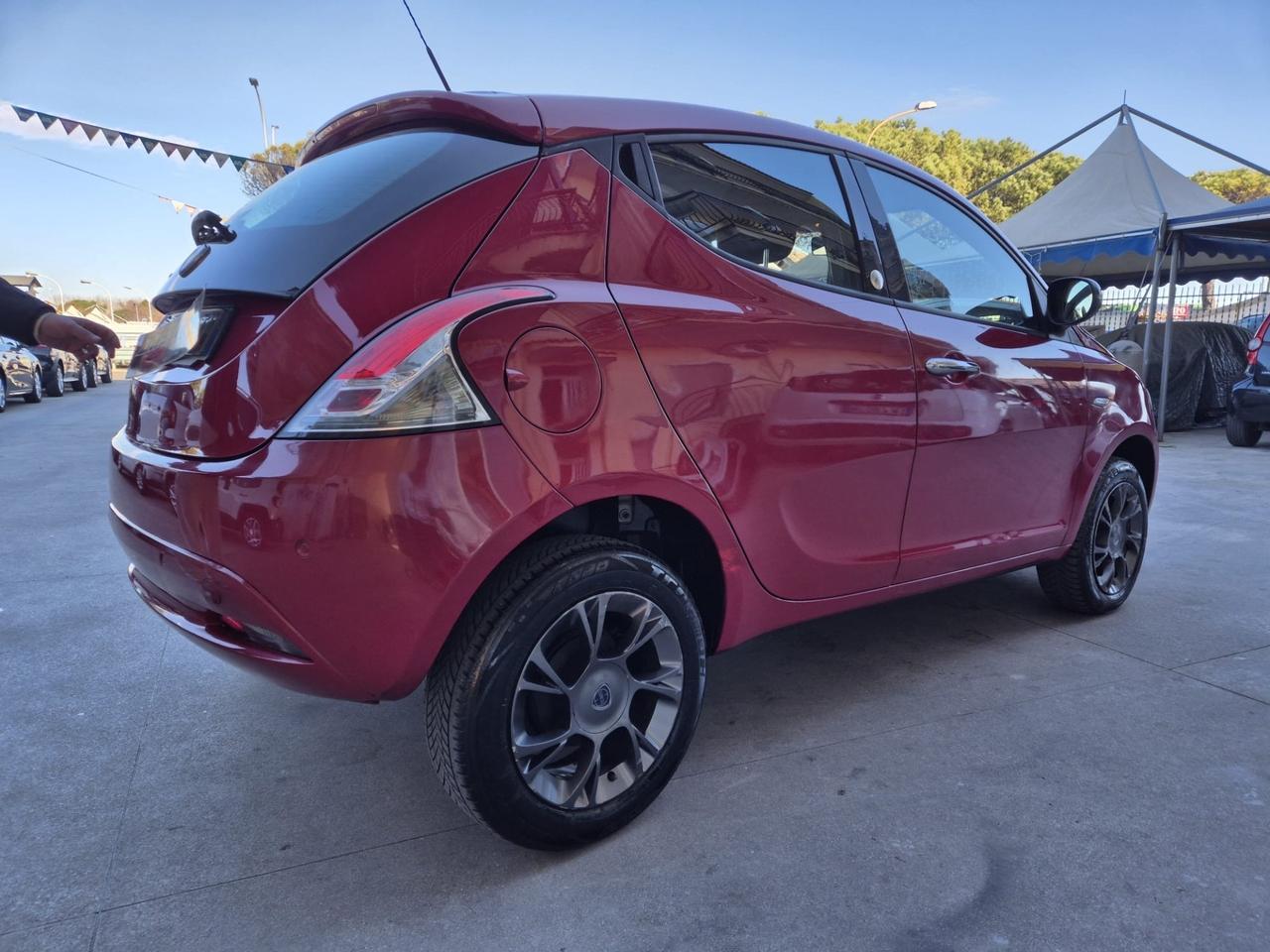 Lancia Ypsilon 0.9 TwinAir 85 CV 5 porte Metano Ecochic Platinum