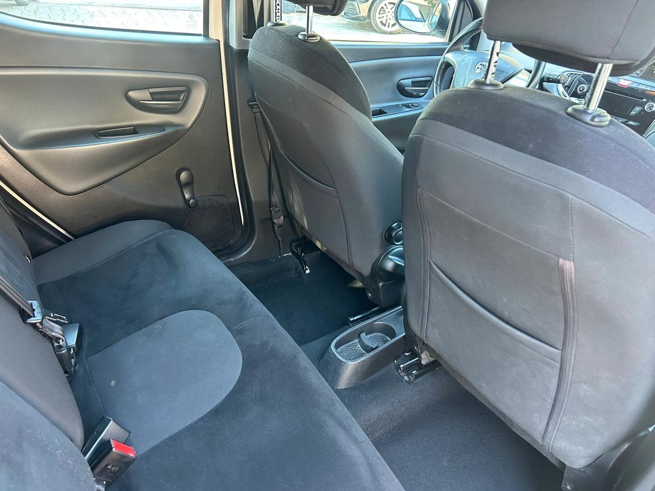 Lancia Ypsilon 1.2 69 CV 5 porte S&S Silver