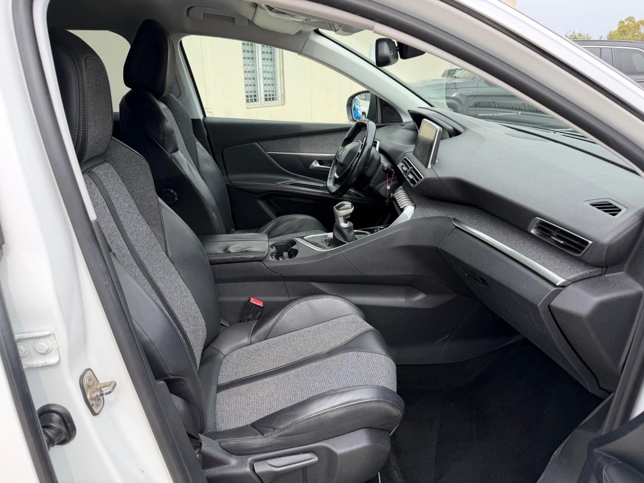 Peugeot 3008 BlueHDi 120 S&S Allure 2017
