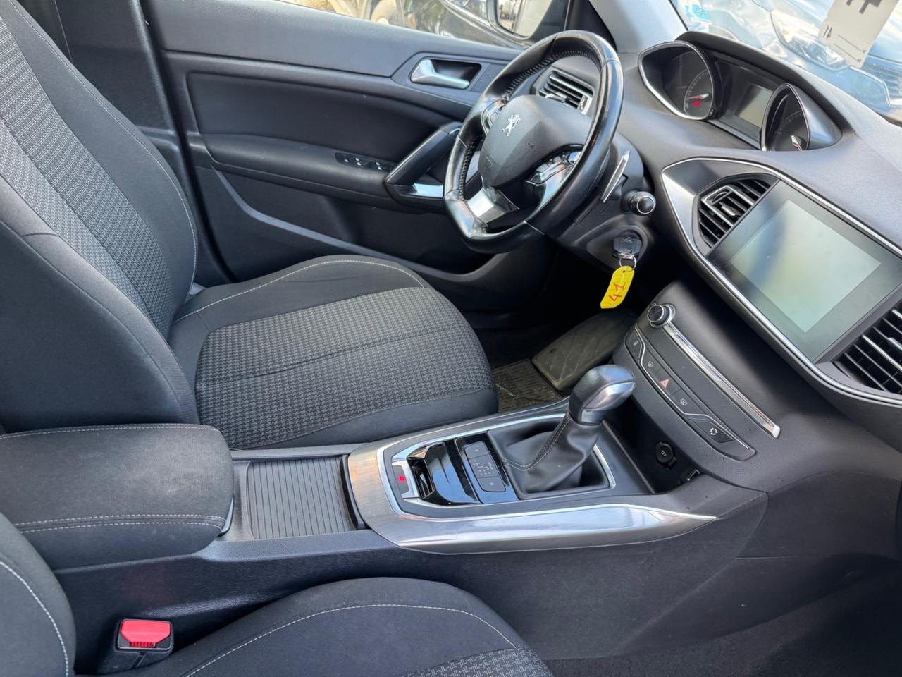 Peugeot 308 BlueHDi 120 S&S SW Allure