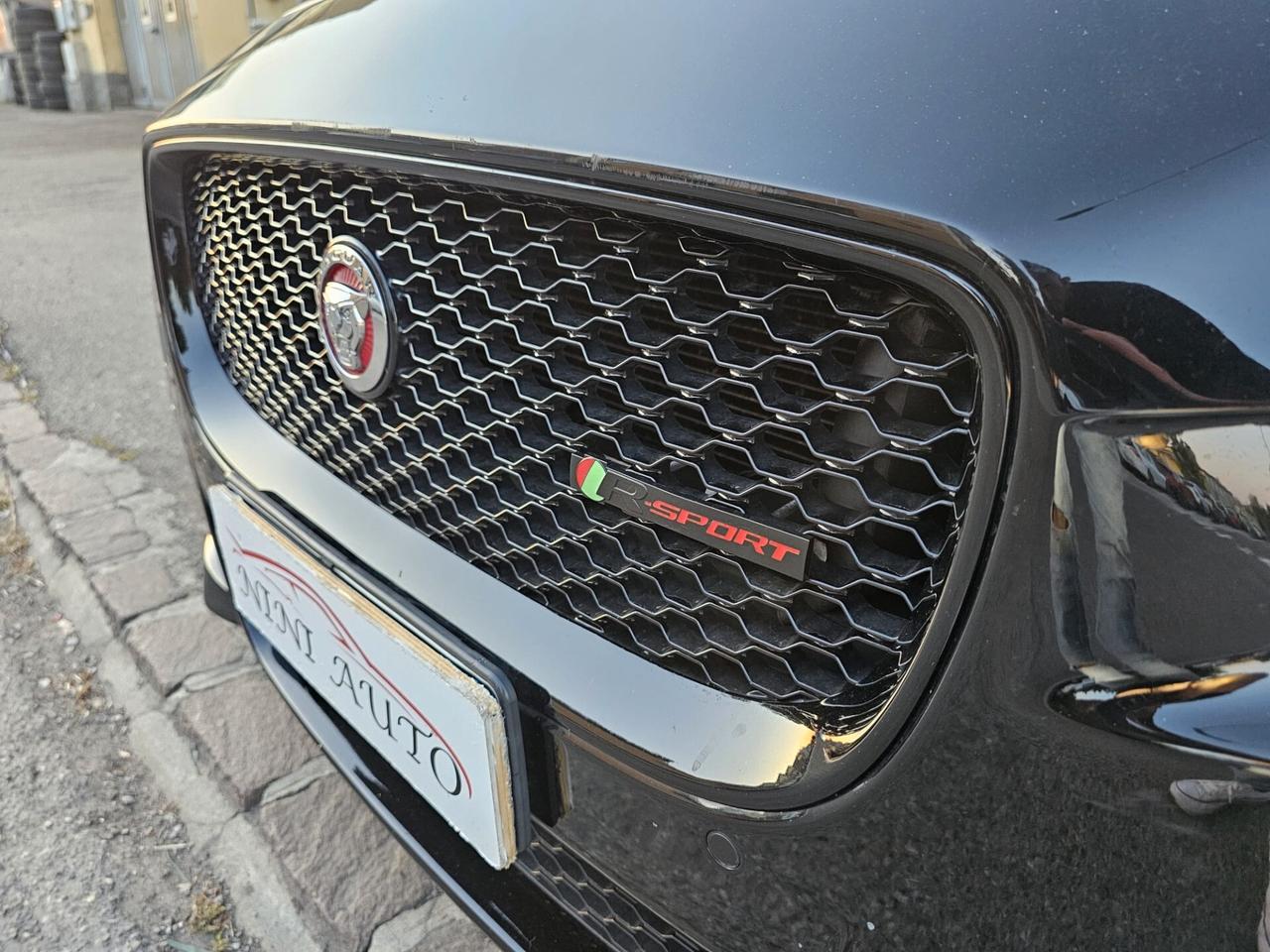 Jaguar XE 2.0 D Turbo 180cv 4WD*R-Sport*Pelle*Navi*19**
