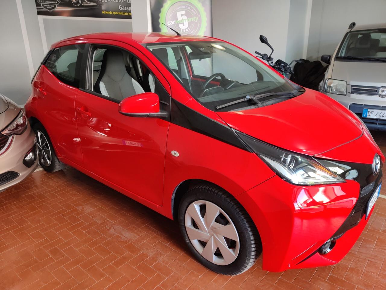 Toyota Aygo 1.0 VVT-i 69 CV 5 porte x-play