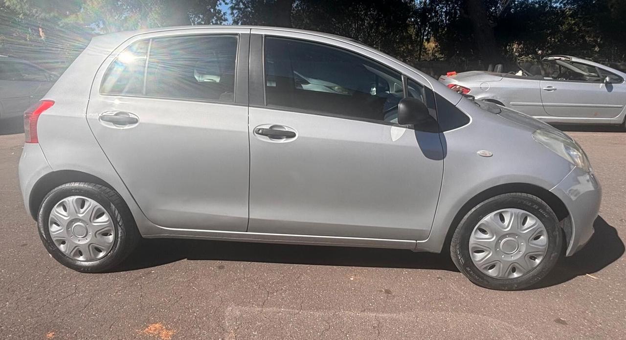 Toyota Yaris 1.0 5 porte