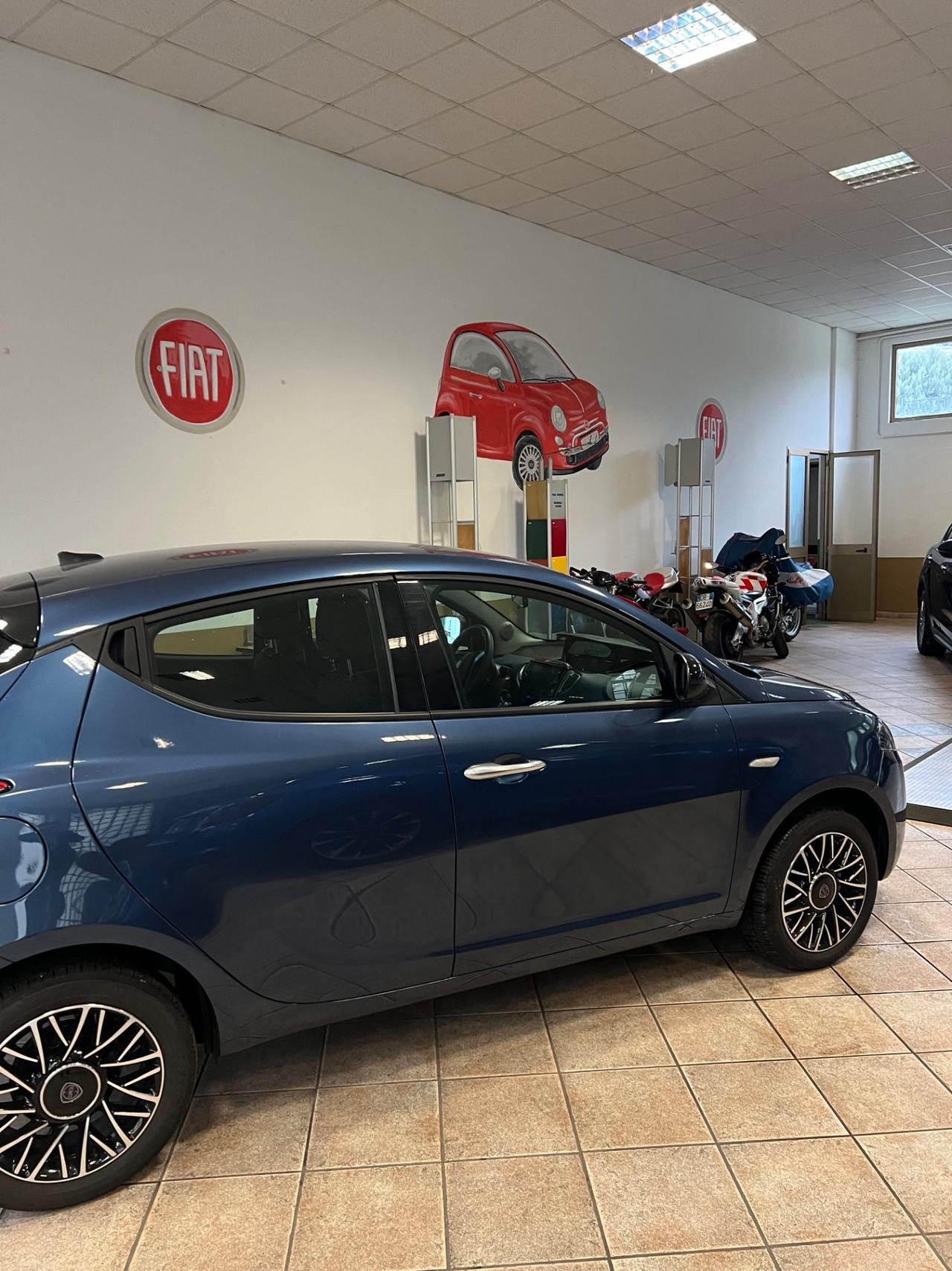 Lancia Ypsilon 1.0 FireFly 5 porte S&S Hybrid Platino