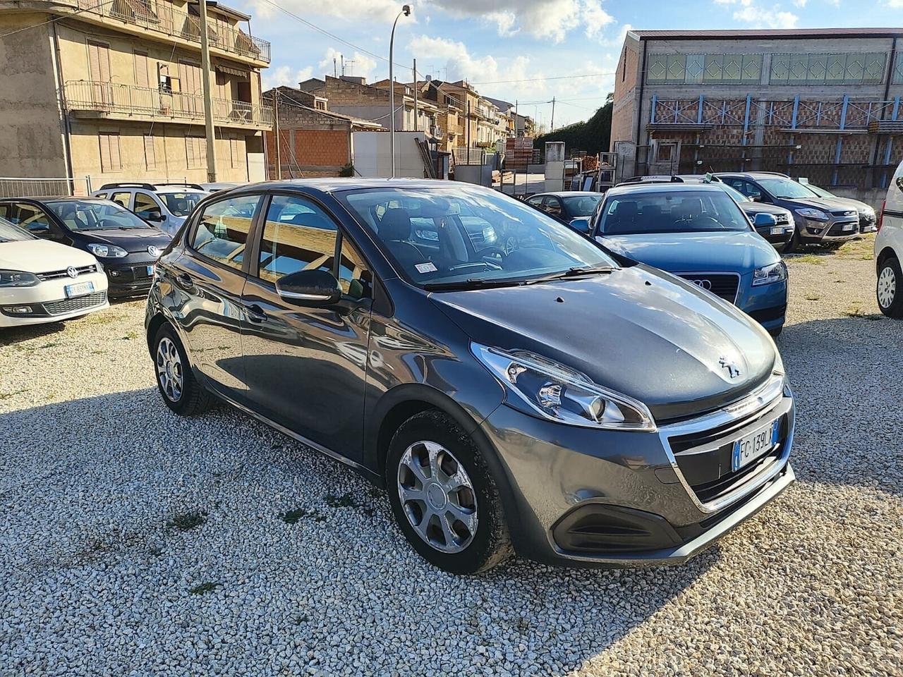 Peugeot 208 BlueHDi 75 5 1.6hdi adatta per neopate