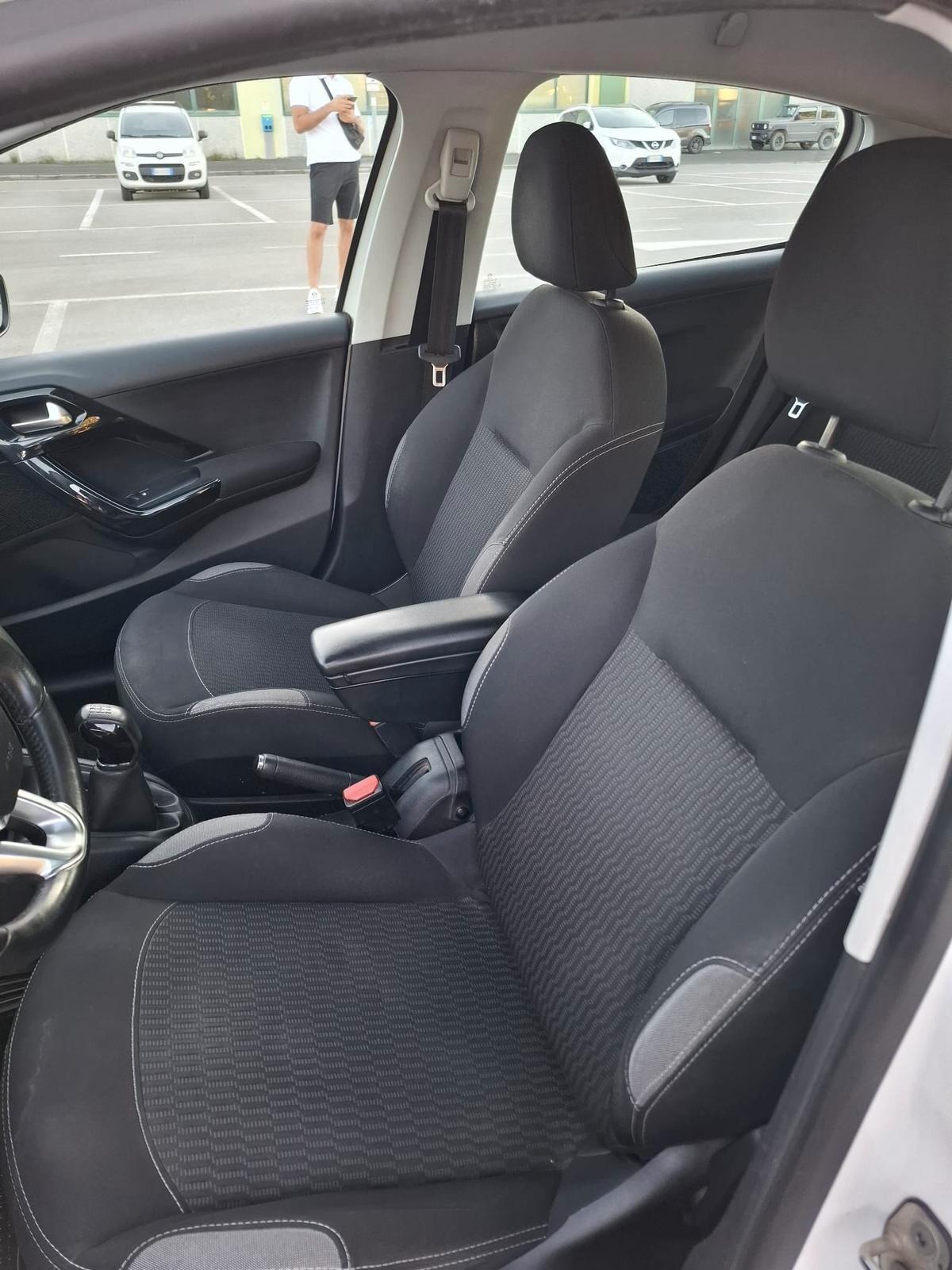 Peugeot 208 PureTech 82 5 porte Allure