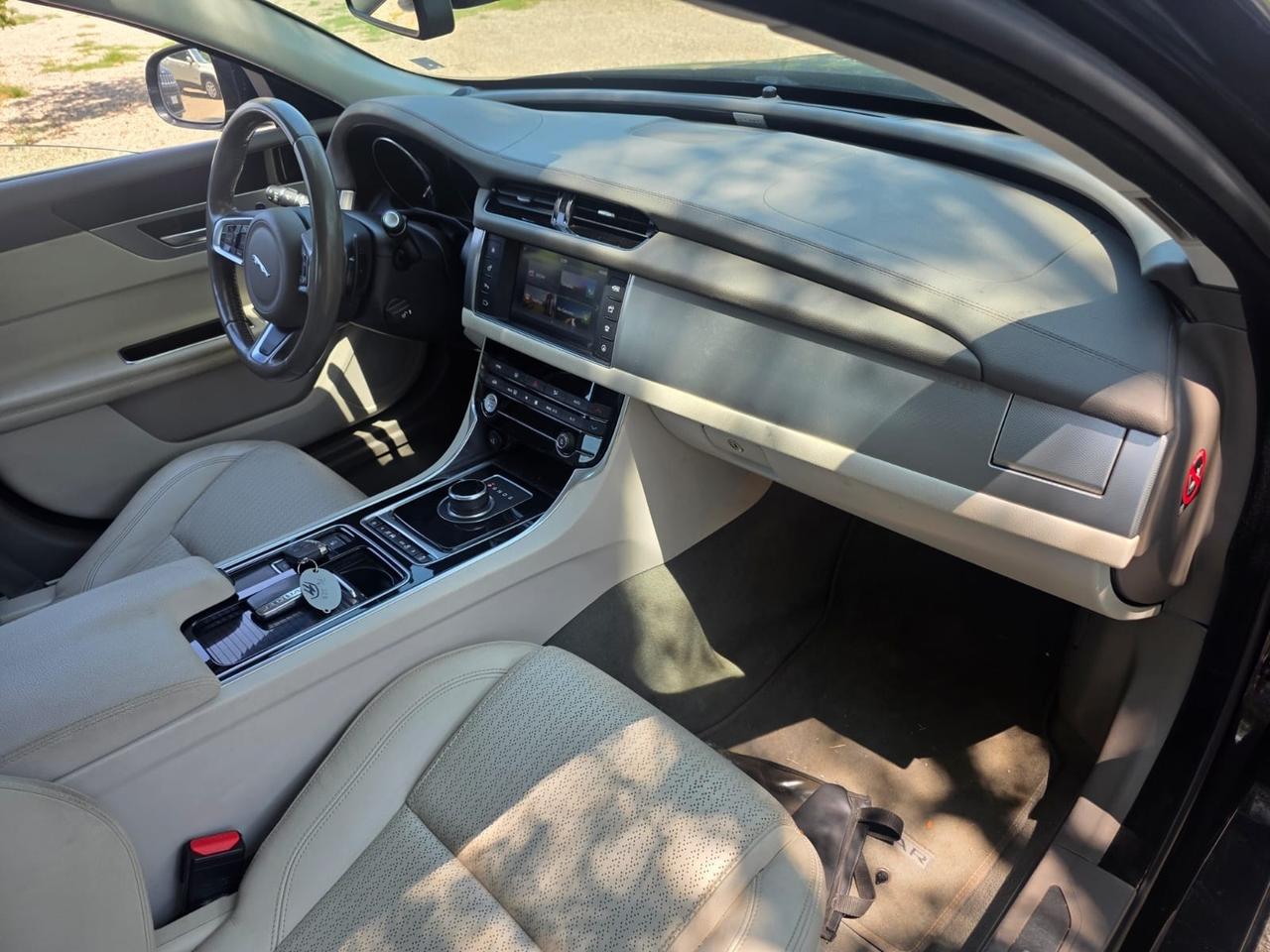 Jaguar XF 2.0 D 240 CV AWD aut. Portfolio