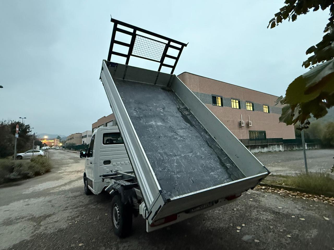 VOLKSWAGEN Crafter Ribaltabile trilaterale crafter 35 2.0 tdi 140cv L3 ribalt.tril. Business