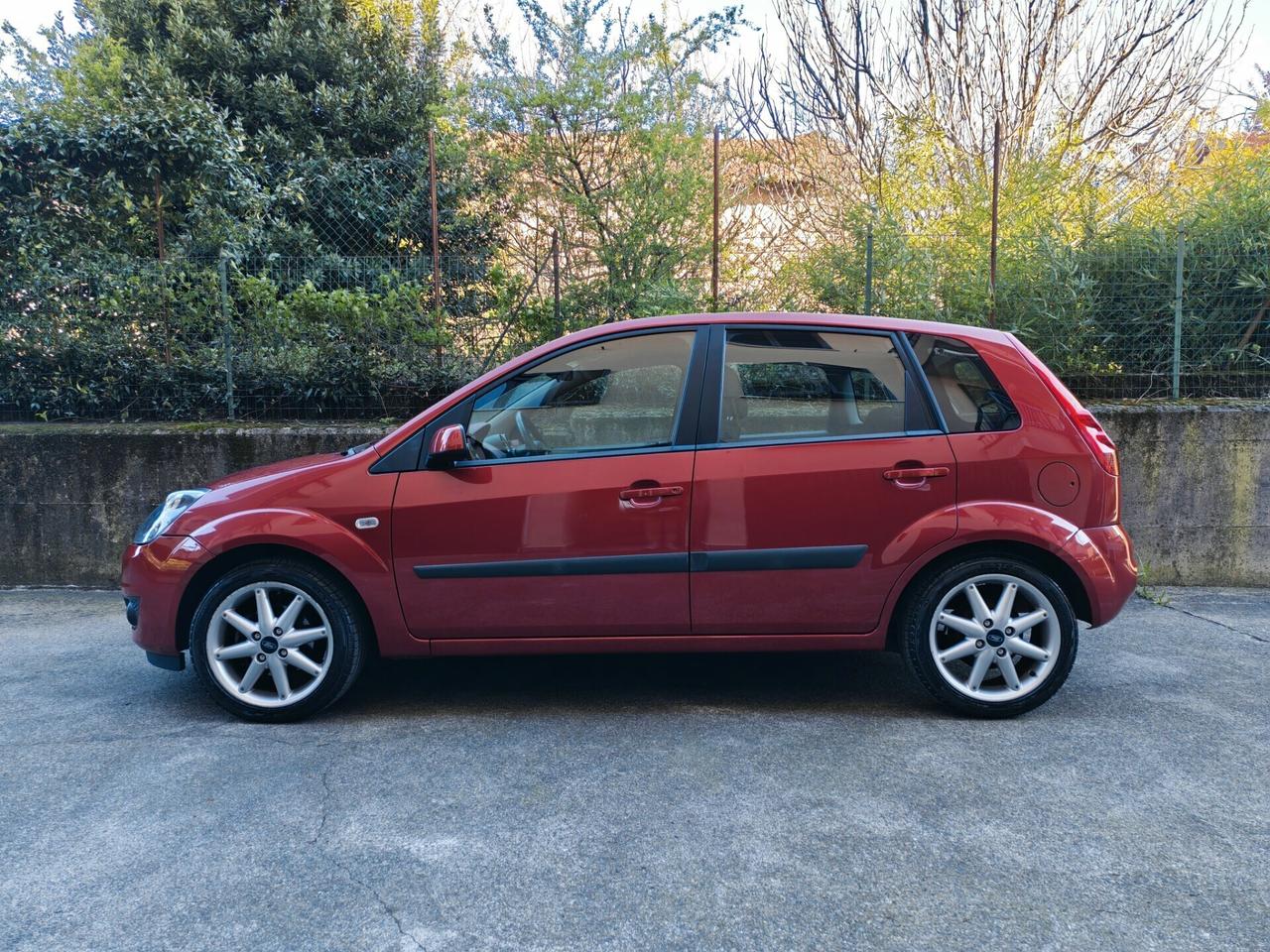 Ford Fiesta 1.2 BENZINA 75cv / 50.000km / Unipro