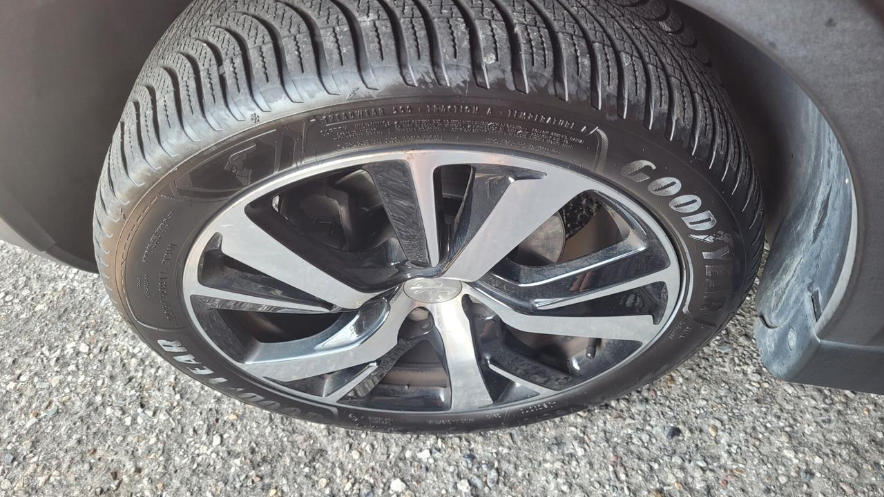 Peugeot 2008 BlueHDi 120 S&S Black Matt euro 6B