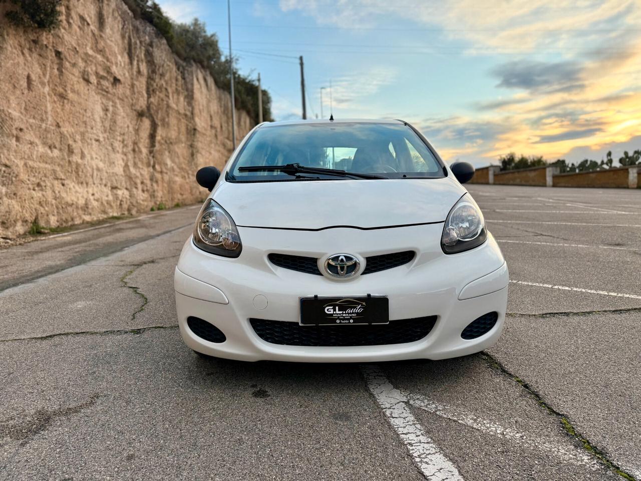 Toyota Aygo /1.0 68CV/NEOPATENTATI/5 POSTI/NAVI