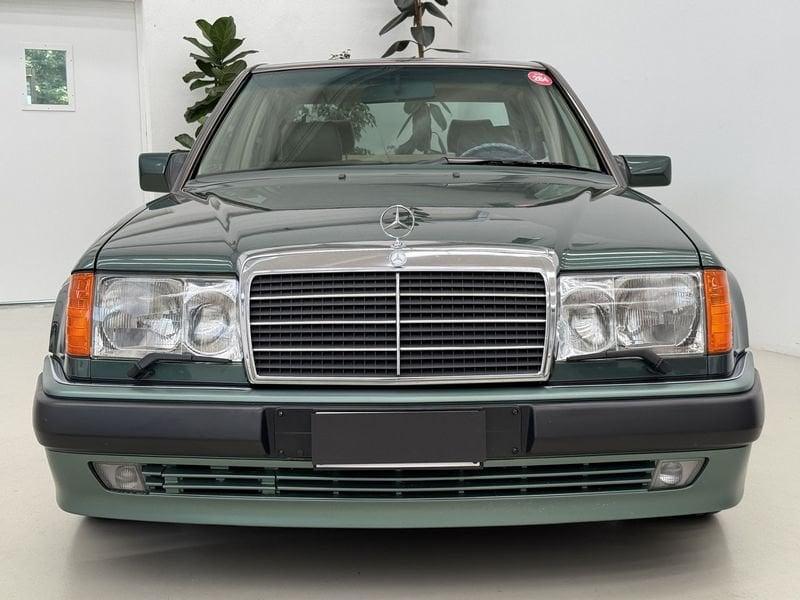 Mercedes-Benz W124 – 500E VERDE MALACHITE METALLICO