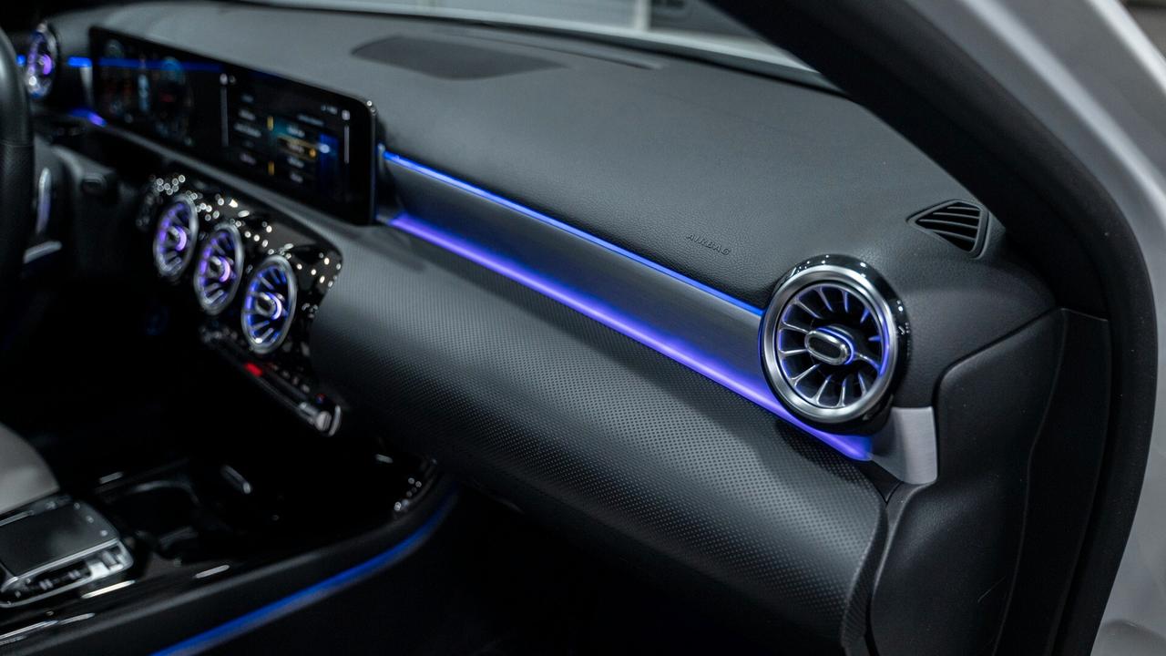 Mercedes-benz A 180 D PREMIUM PLUS AMG TETTO PACK LUCI MULTIBEAM FULL