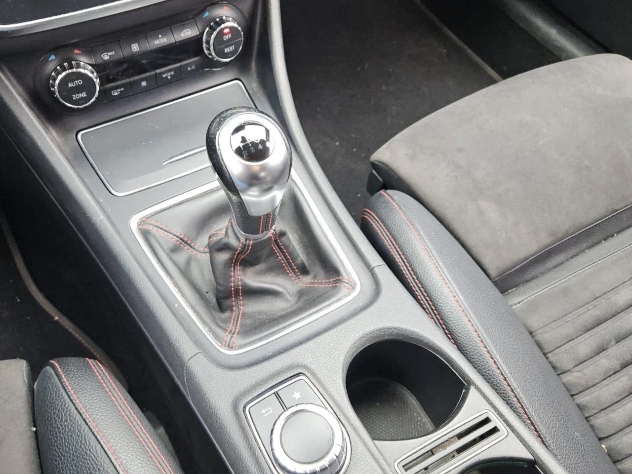 Mercedes-benz CLA 200 d Premium