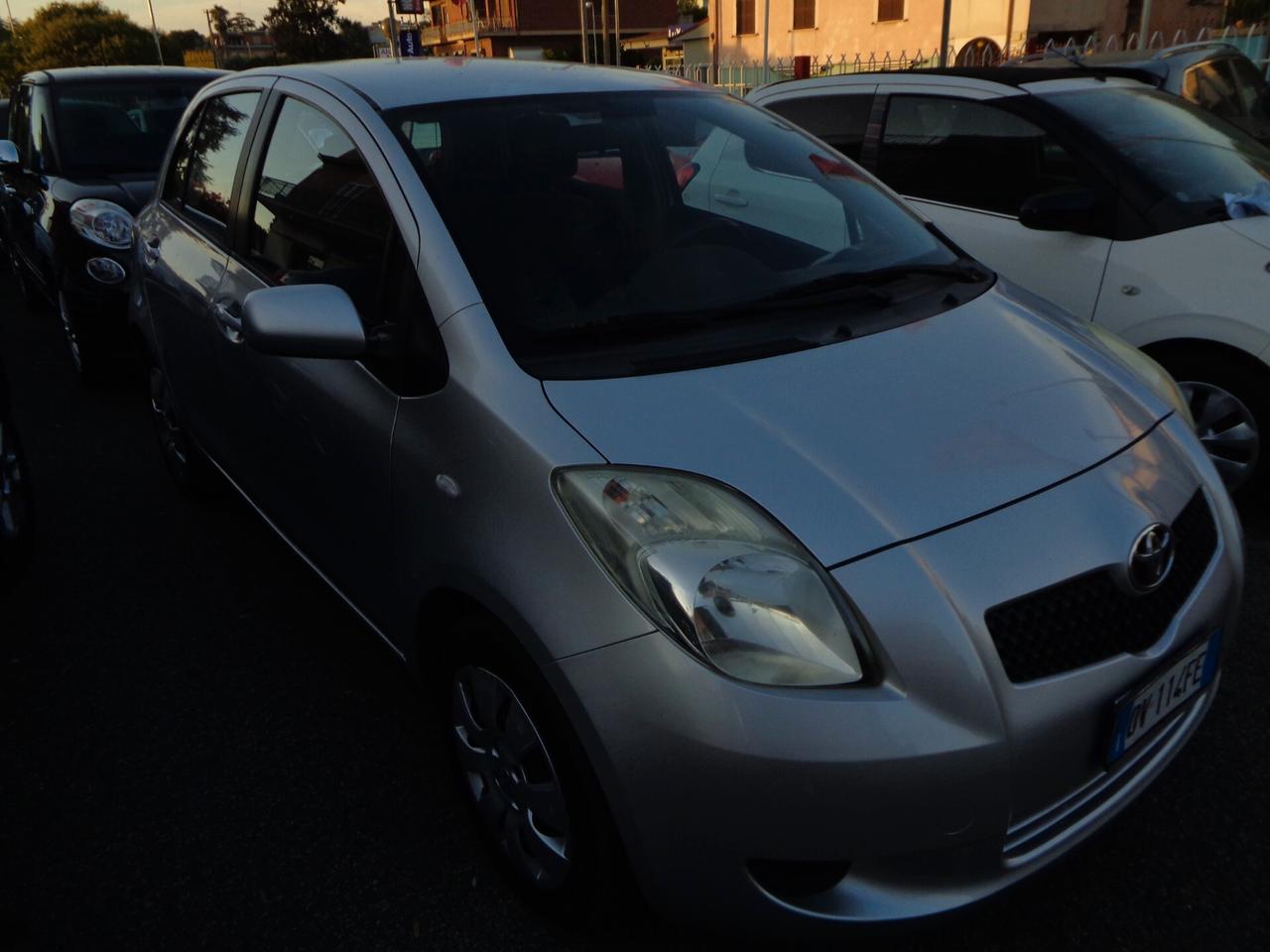 Toyota Yaris 1.0 5 porte Sol