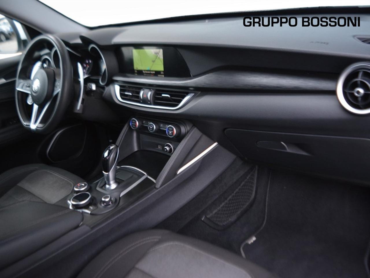 Alfa Romeo Stelvio 2.0 turbo 200cv business q4 at8