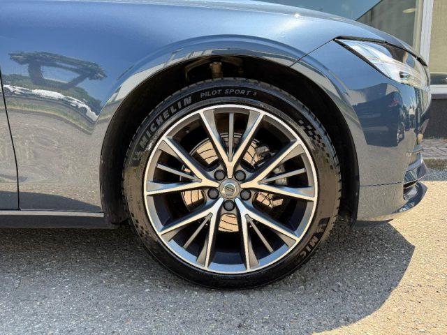 VOLVO S90 D3 Geartronic Business Plus NAVI - LED - TELEC.