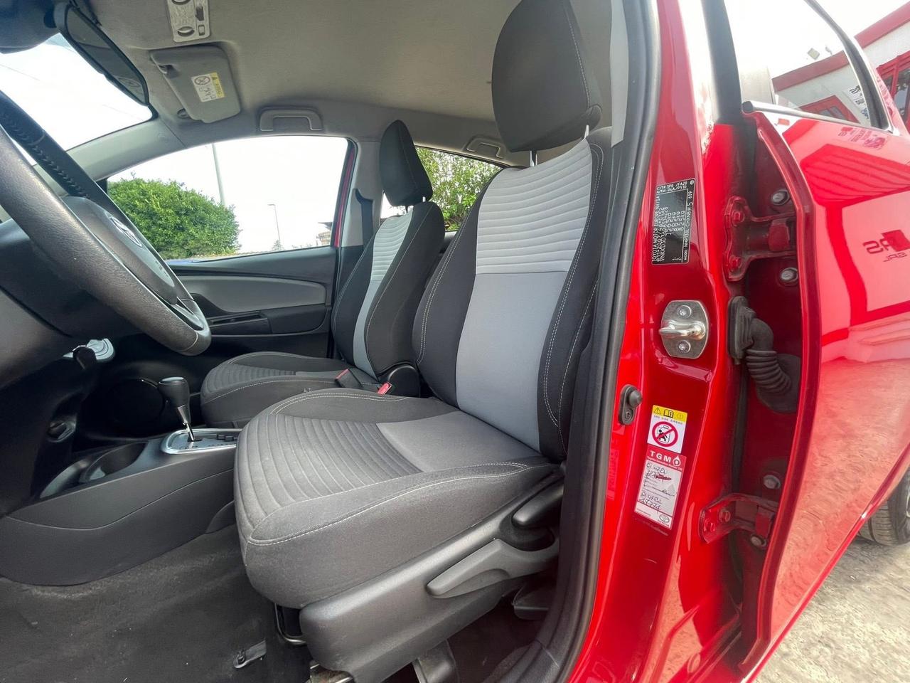 Toyota Yaris Trend Red Edition 1.5h Hybrid 73cv