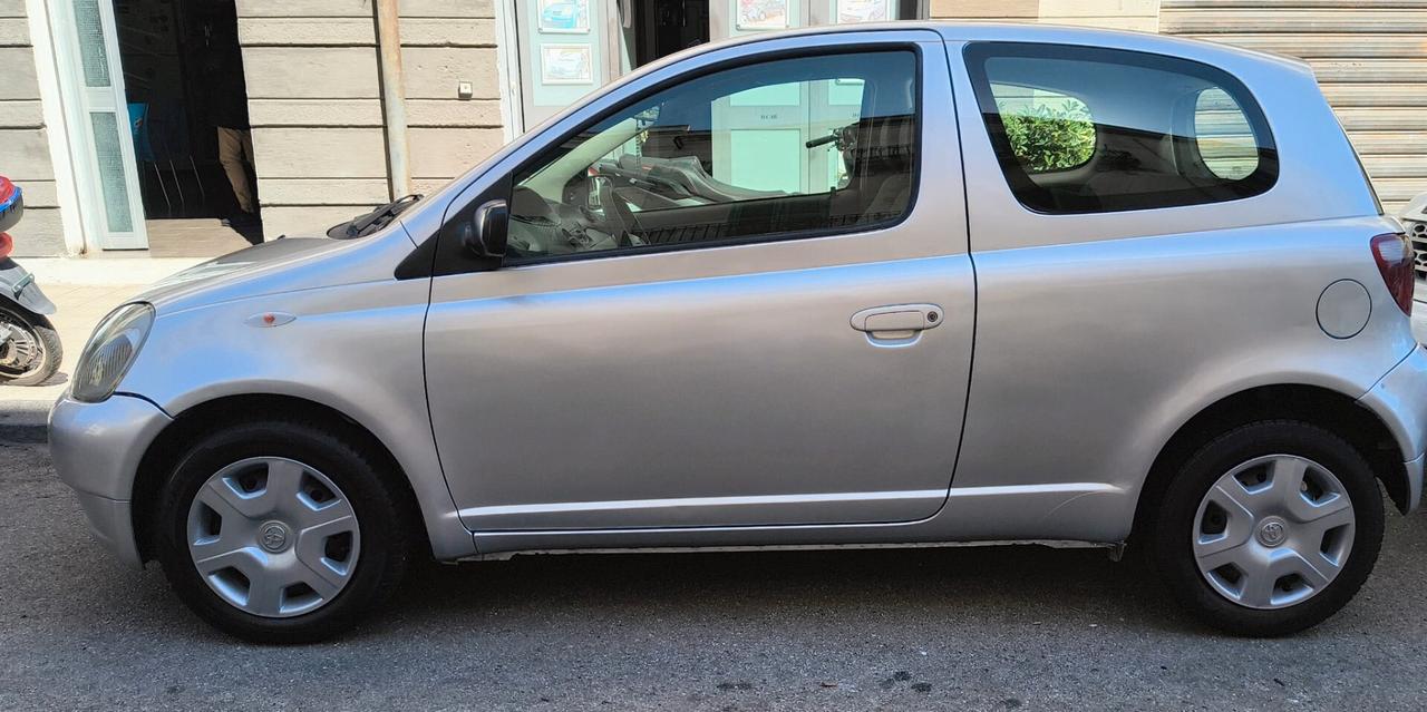 Toyota Yaris 1.0i 16V cat 3 porte Sol - 139000km