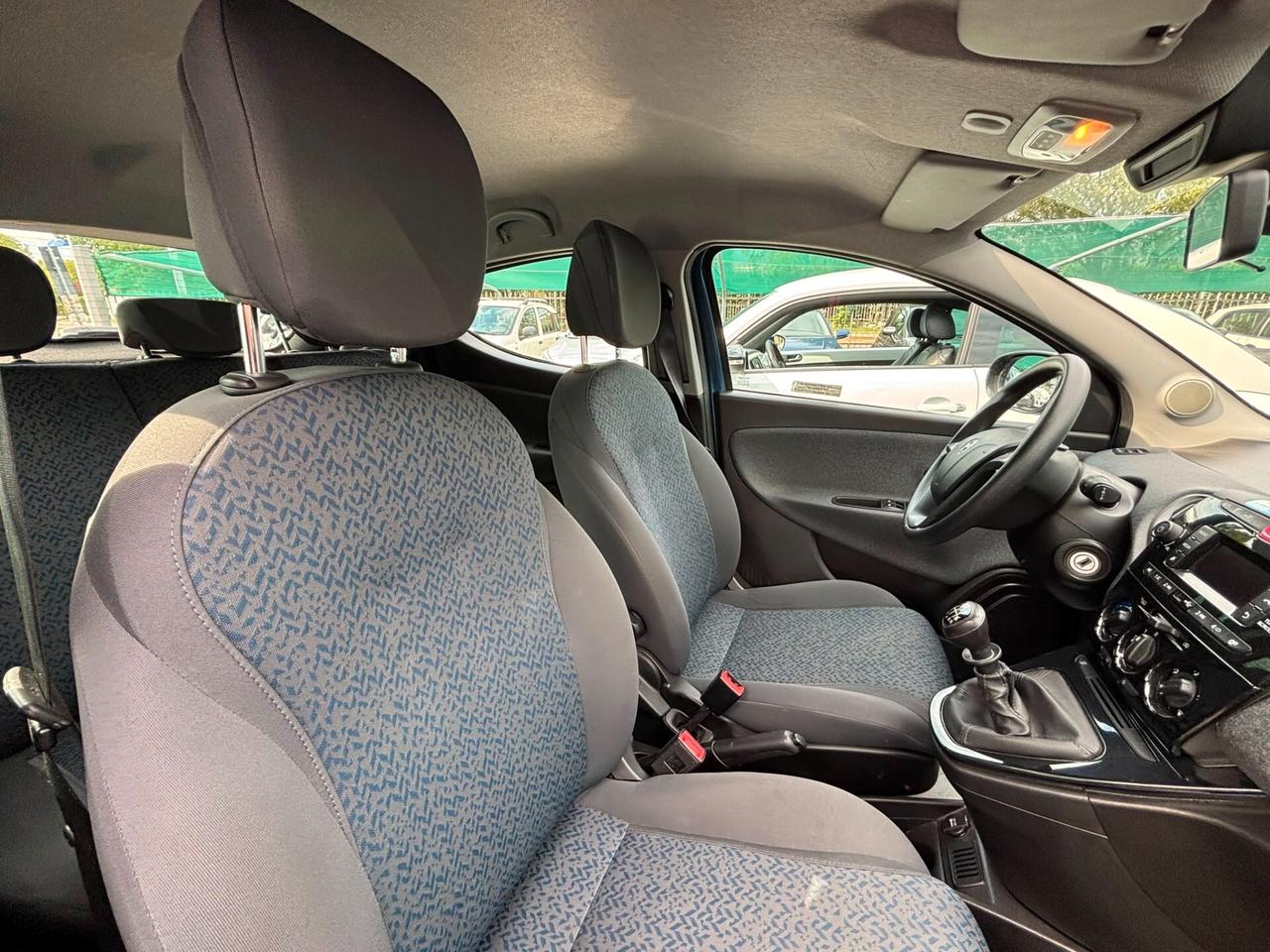 Lancia Ypsilon 1.0 FireFly 5 porte S&S Hybrid Silver