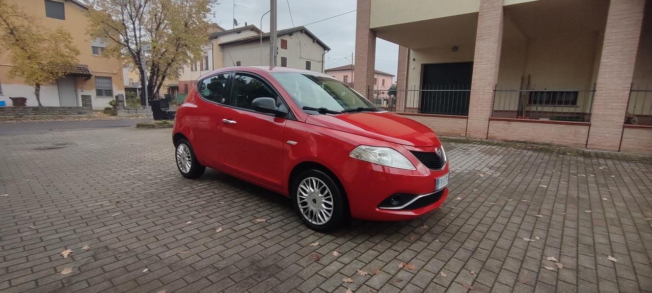 Lancia Ypsilon 1.2 69 CV 5 porte GPL Ecochic Silver