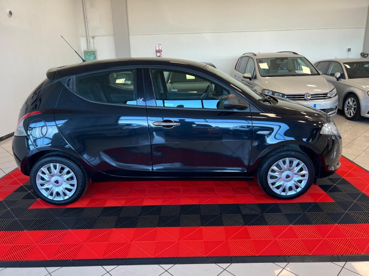 Lancia Ypsilon 1.2 69 CV 5 porte Silver