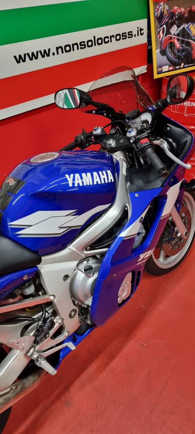 YAMAHA YZF R6 - PRIMA SERIE