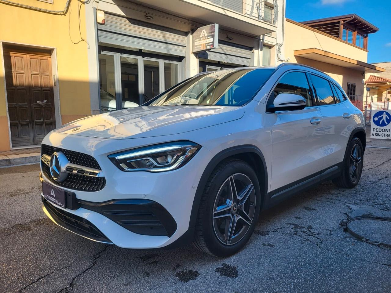 Mercedes Gla 200 d Automatic Premium+Fari Multibeam+Luci Ambiente..