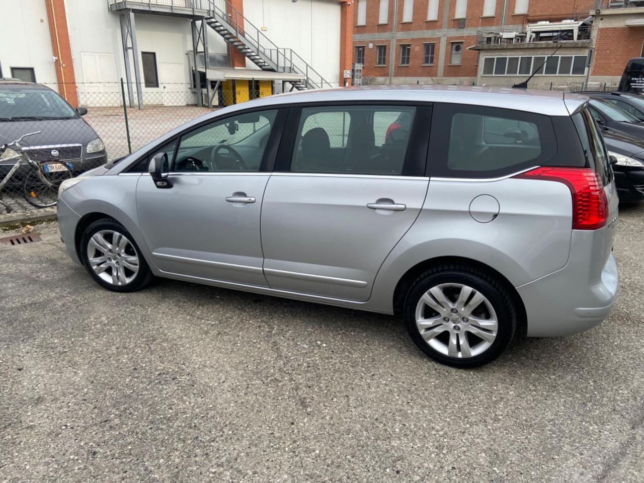 Peugeot 5008 1.6 e-HDi 112CV Stop&Start cambio robotizzato Active