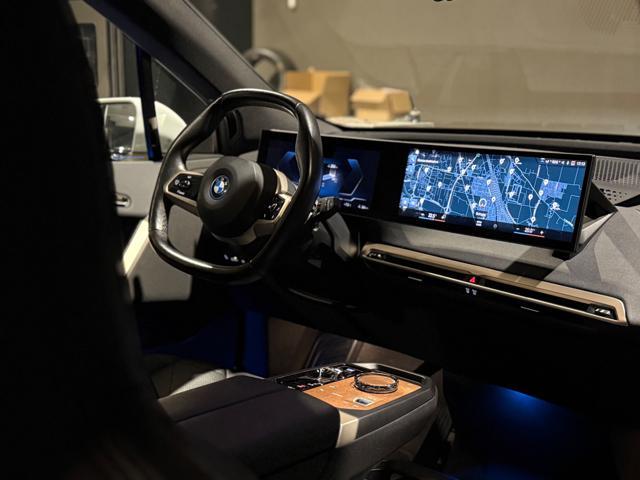 BMW iX xDrive40 Pacchetto Sportivo