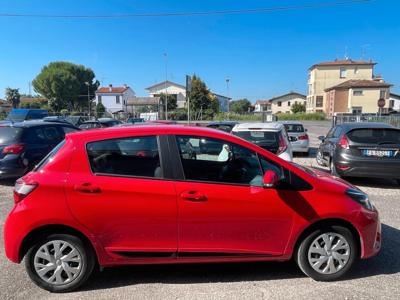 Toyota Yaris 1.0 72 CV 5 porte Lounge X NEOPATENTATI