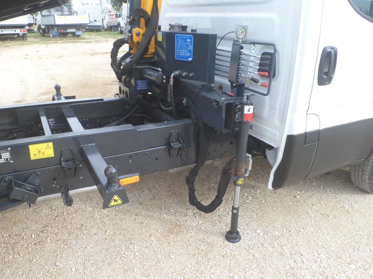 Iveco Daily 35c14 ribaltabile con gru