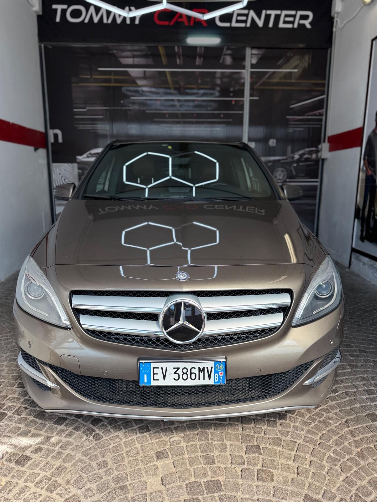 Mercedes-benz B 200 NGD Premium