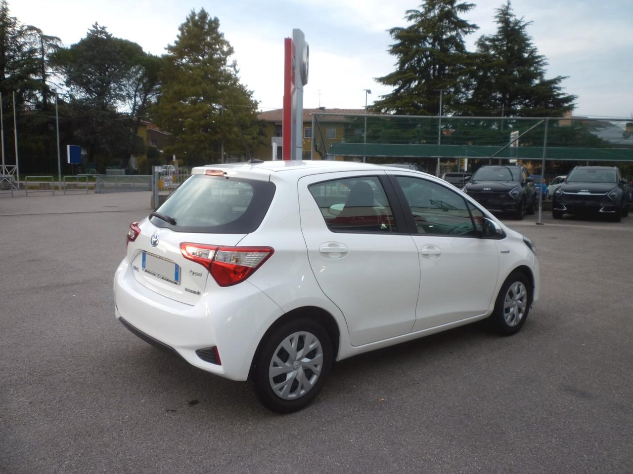 TOYOTA Yaris 1.5 Hybrid 5 porte Business BIANCO 2020