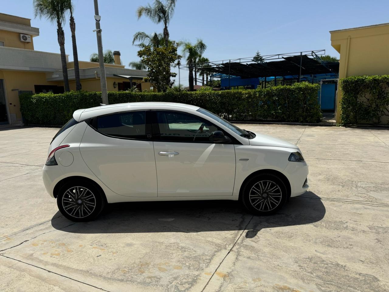 Lancia Ypsilon 1.0 FireFly 5 porte S&S Hybrid Ecochic G old