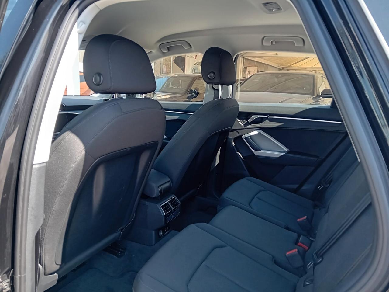 Audi Q3 35 TDI S tronic Business