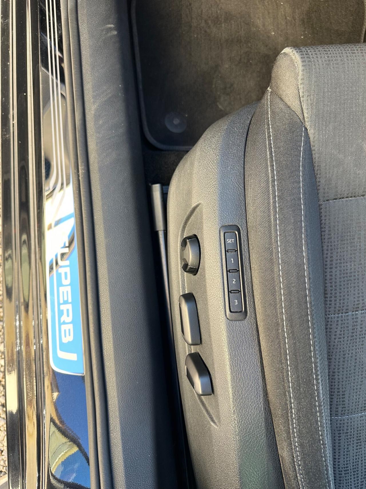 Skoda Superb 2.0 TDI 150 CV SCR DSG Wagon Executive