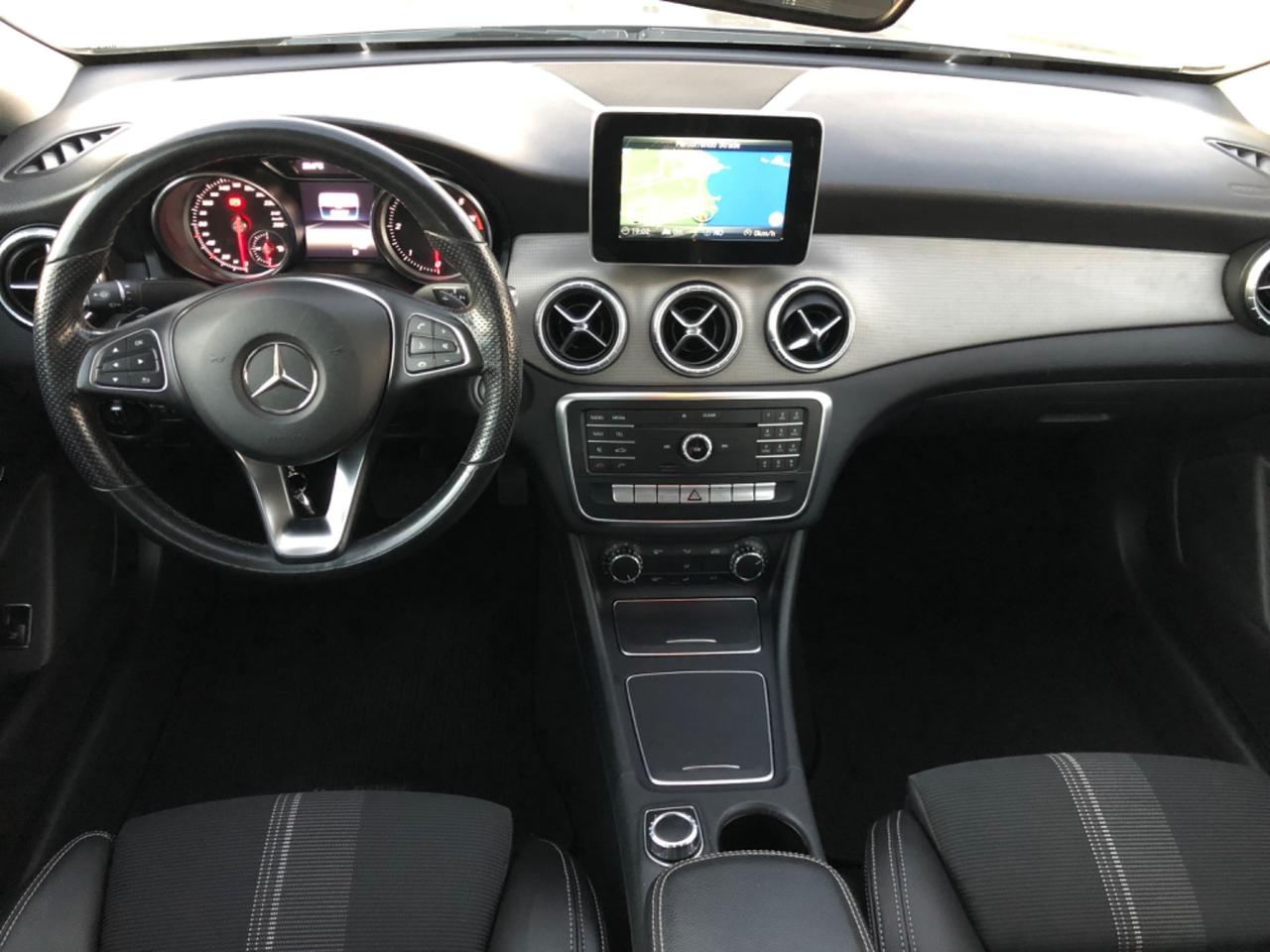 MERCEDES CLA 200 PREMIUM 2019