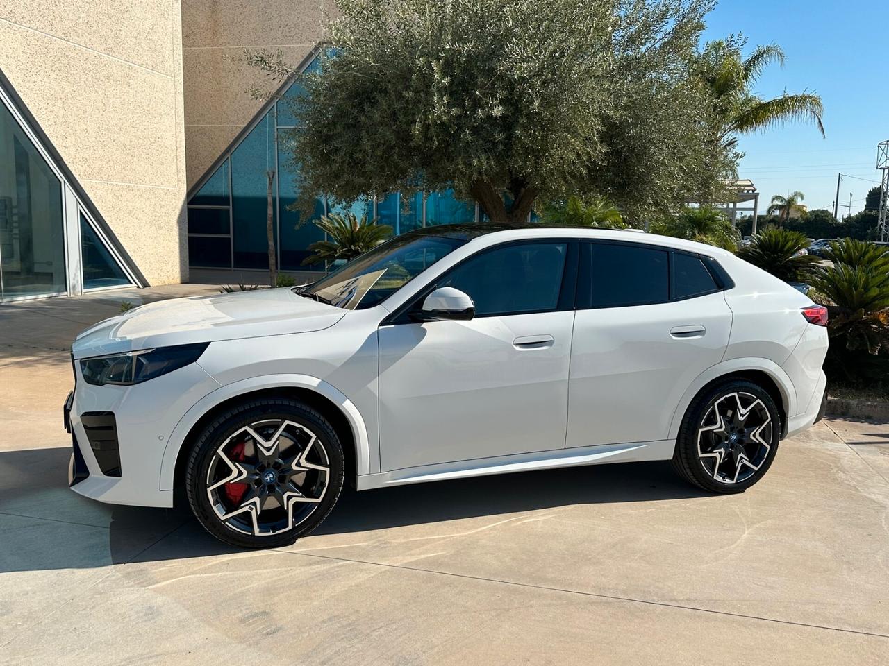 BMW iX2 xdrive MSport offerta T-Stock prezzo imperdibile