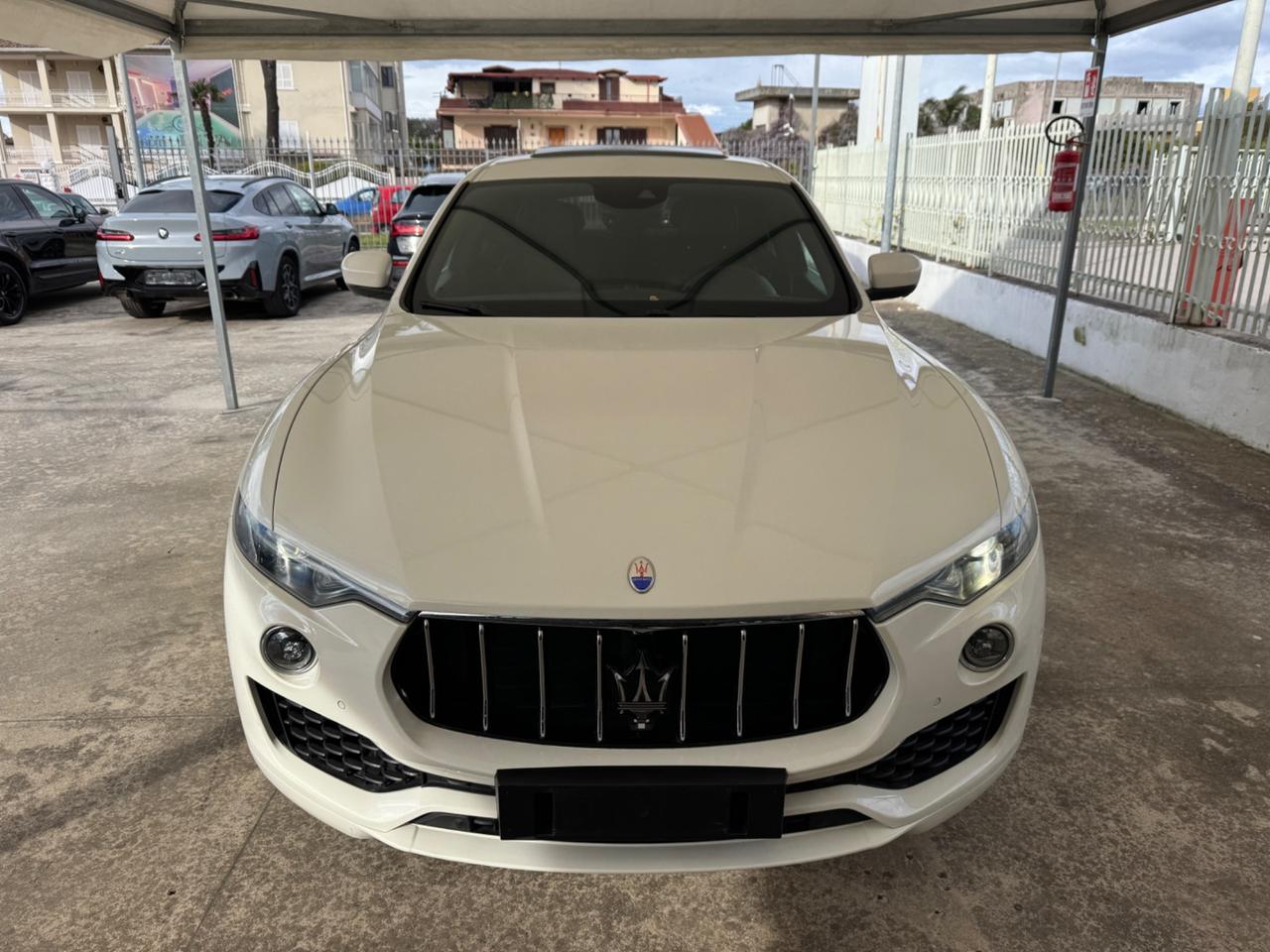 MASERATI LEVANTE V6 275 CV AWD GRANLUSSO / TETTO