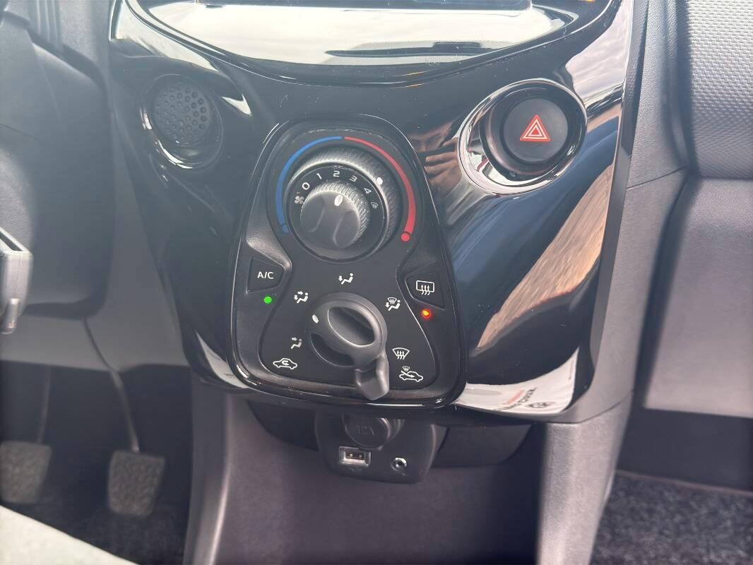 Citroen C1 1.0 vti Feel 72cv neopatentati Con CARPLAY