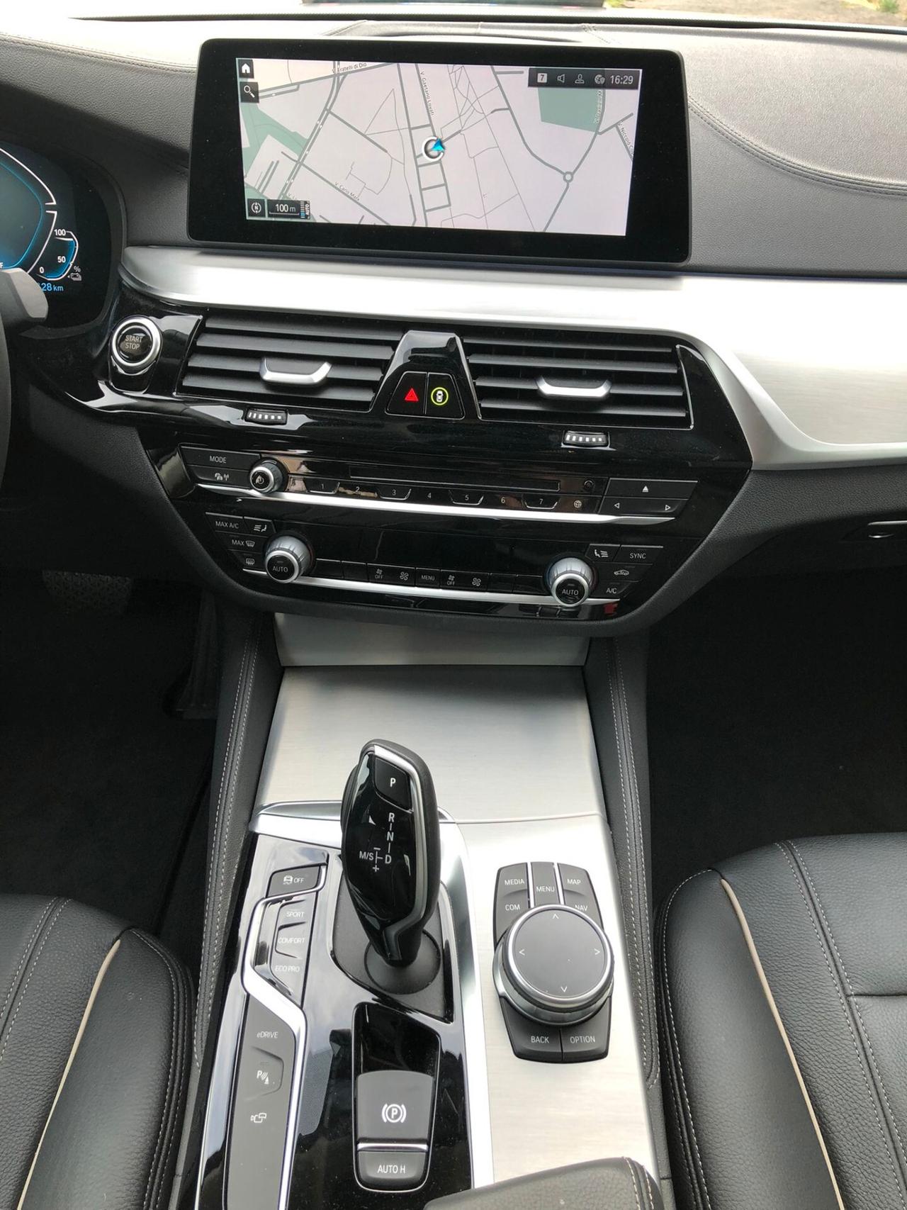 BMW 530e e Luxury Line - AUT/NAVI/PDC/CAMRA360/LED/CARPLAY