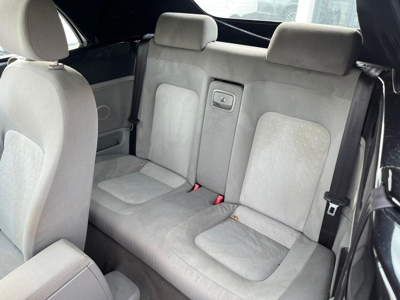Volkswagen New Beetle 1.6 Cabrio