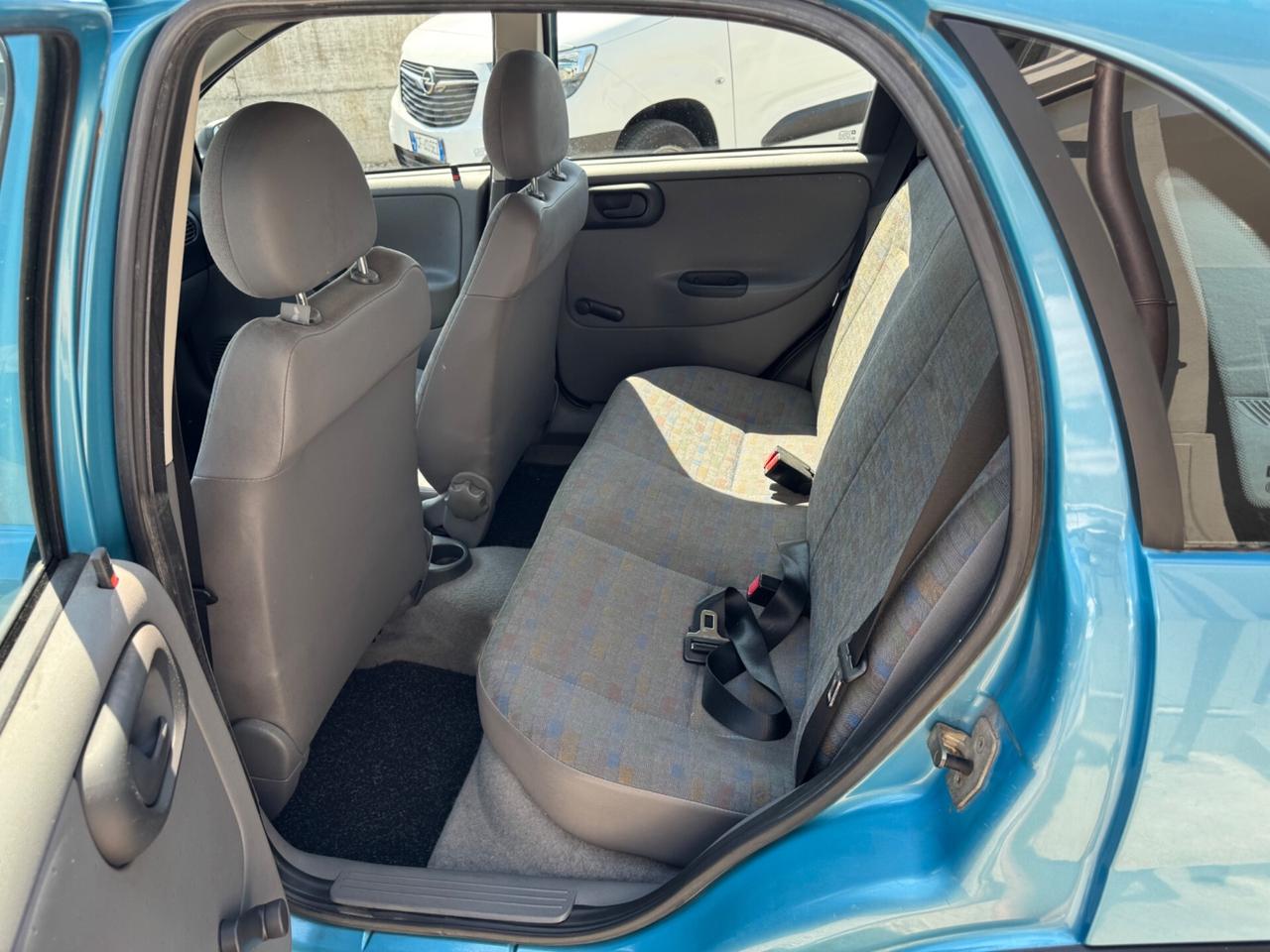 Opel Corsa 1.0i 12V cat 5 porte no clima