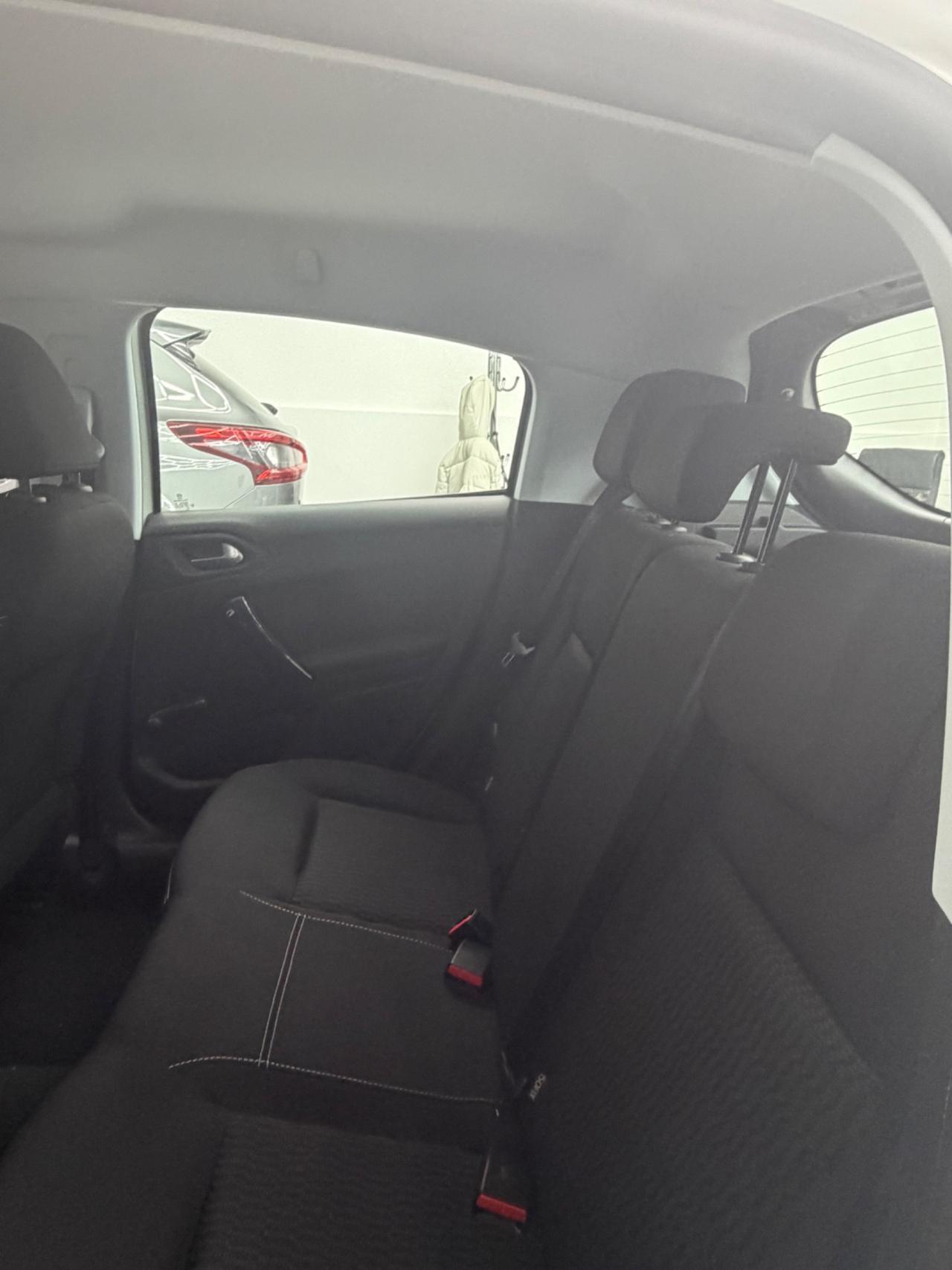 Peugeot 208 PureTech 82 5p. GPL Allure